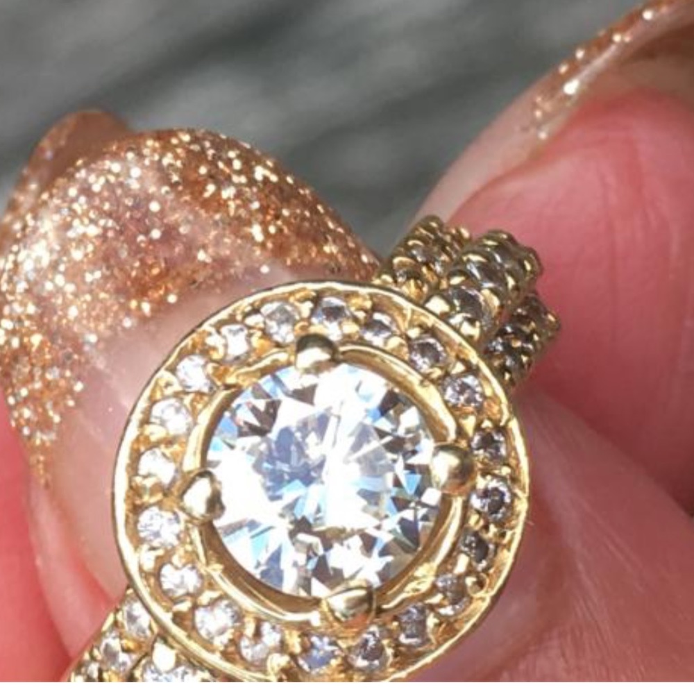 18 K diamond halo ring size 5 1/2 - Picture 2 of 10